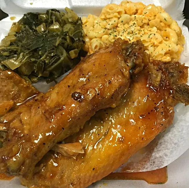 How delicious was my #Box lunch/Deli ♡ Smothered Turkey Wings #Meat/Poultry #Main dish ♡ Mustard Greens #Vegetable & Macaroni and Cheese #Pasta #Side dish ♡|Alisha GodsglamGirl Matthewsさん