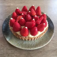 Snapdishの料理写真:いちごとホワイトチョコのタルト