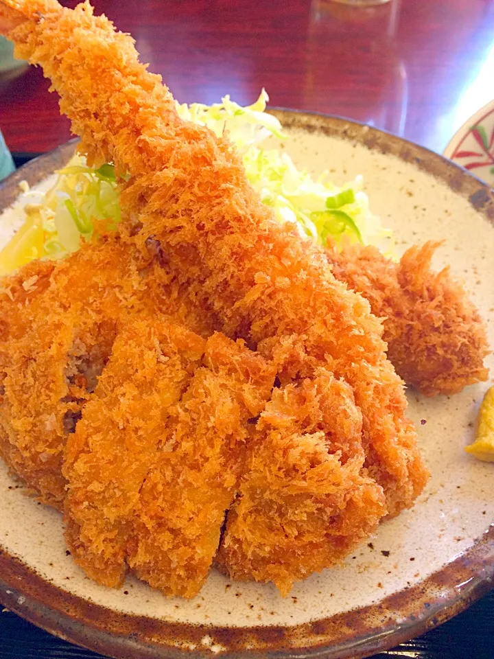 牡蠣追加のミックスフライ定食🍤巣鴨ときわ食堂|モモさん