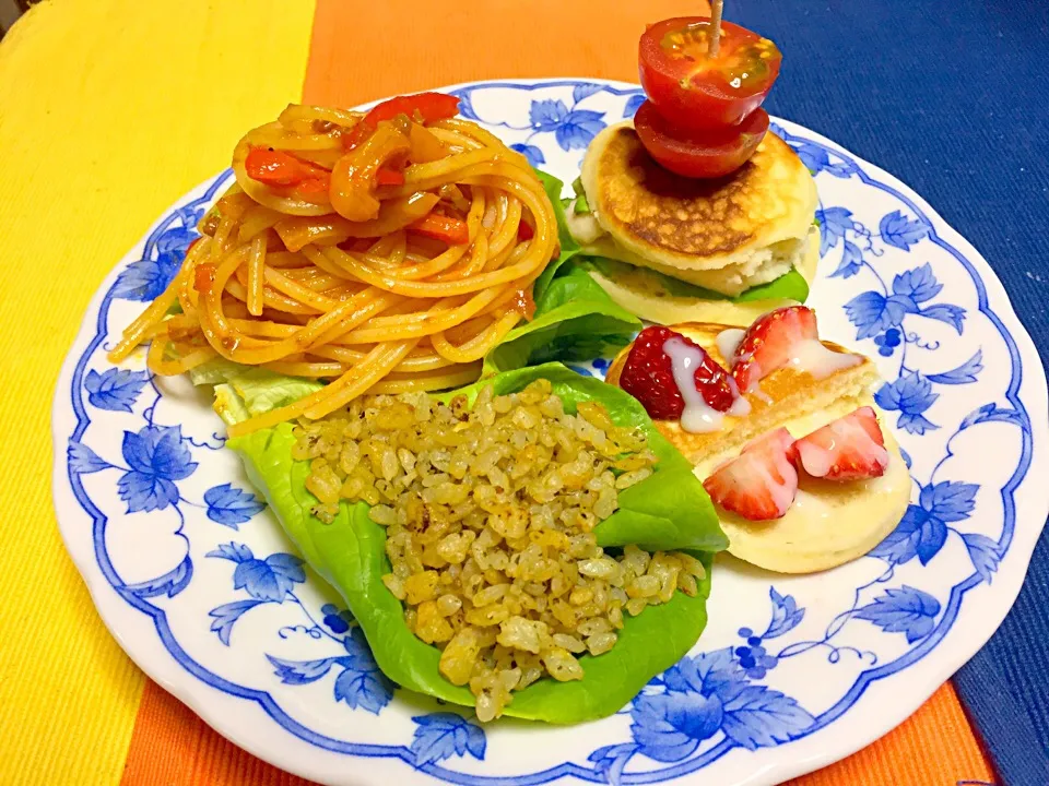 パクチー炒飯！
パプリカボロネーゼ！
マッシュポテトとチーズをパンケーキサンド！
苺🍓パンケーキ！
(^^)|Yukihiko Ishidaさん