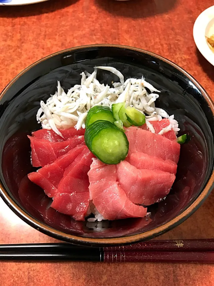 市場のマグロ・シラスのぜいたく丼|kahorisさん