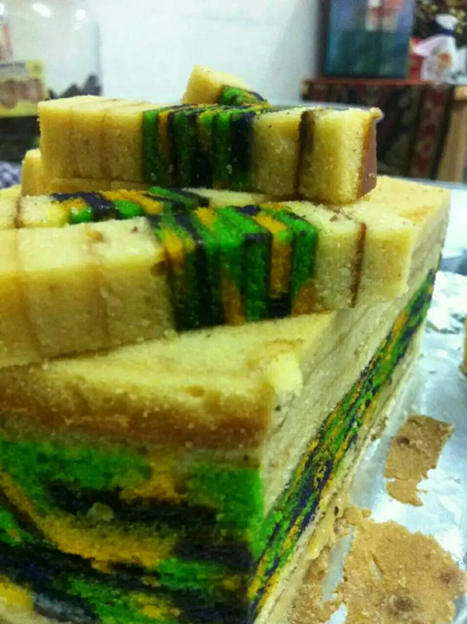 Snapdishの料理写真:Batik kenyalang cake|elinaelleさん