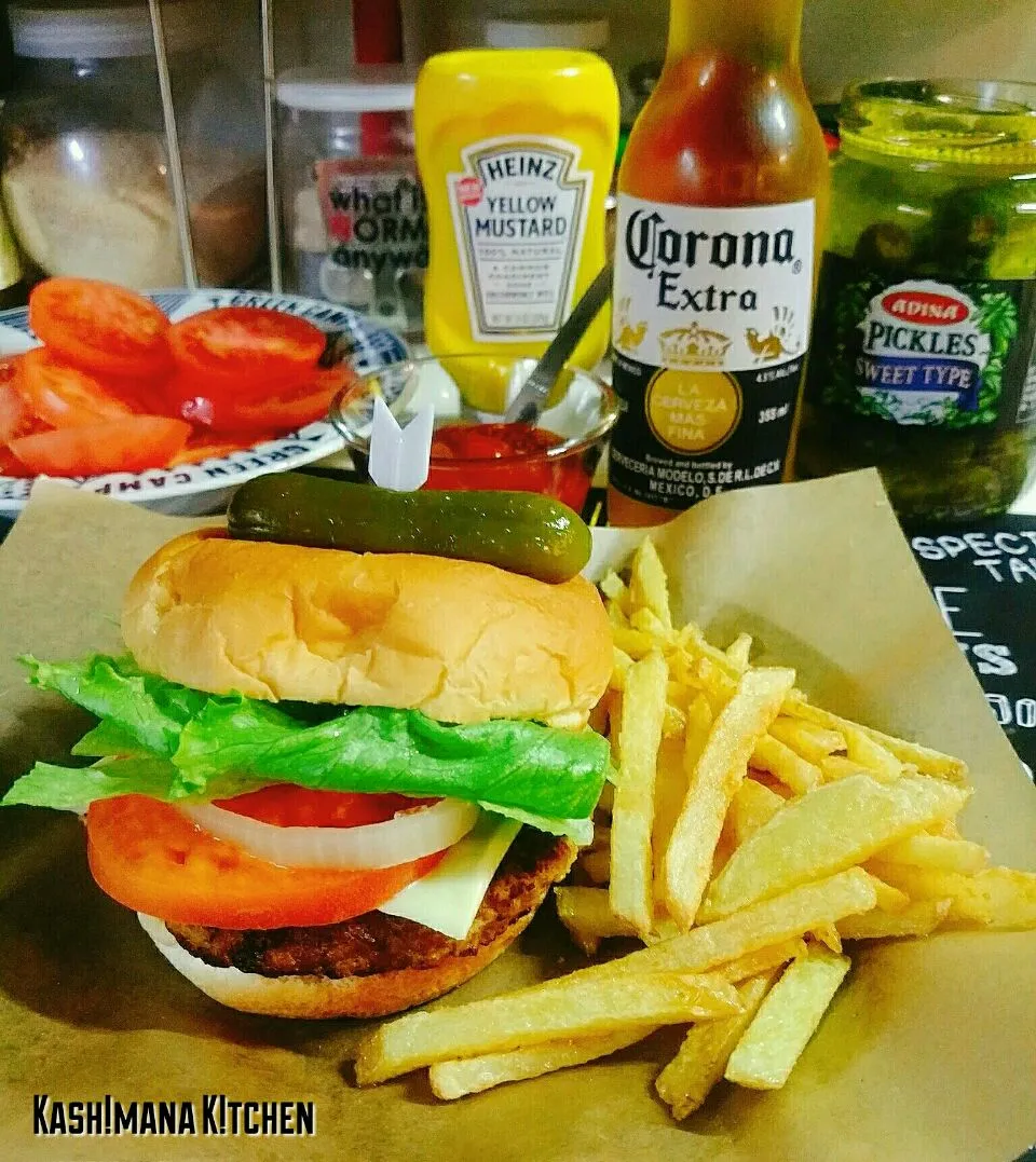 今日はハンバーガー＆フライドポテト🍔🍟
コロナは母からのプレゼント🍺最高の土曜日(*｀ω´)b|Kashimanakitchenさん