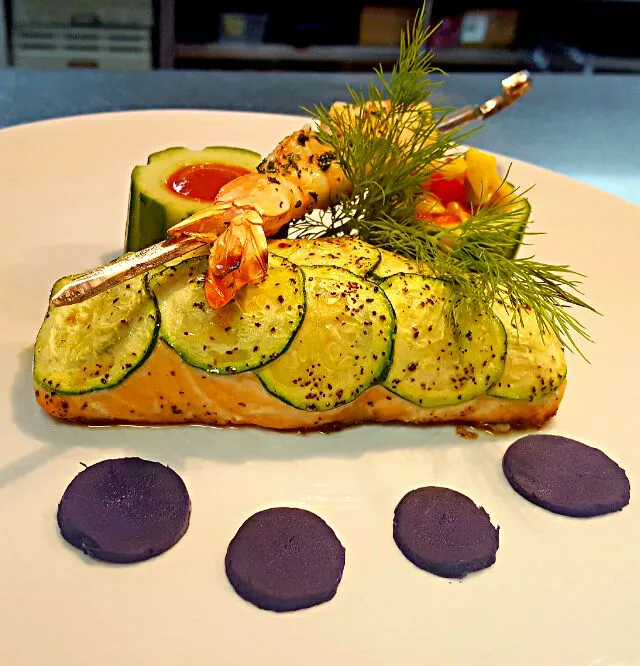 atlantic salmon wrapped in zucchini qith a geilled gulf shrimp and mango salsa...|chef Charlesさん