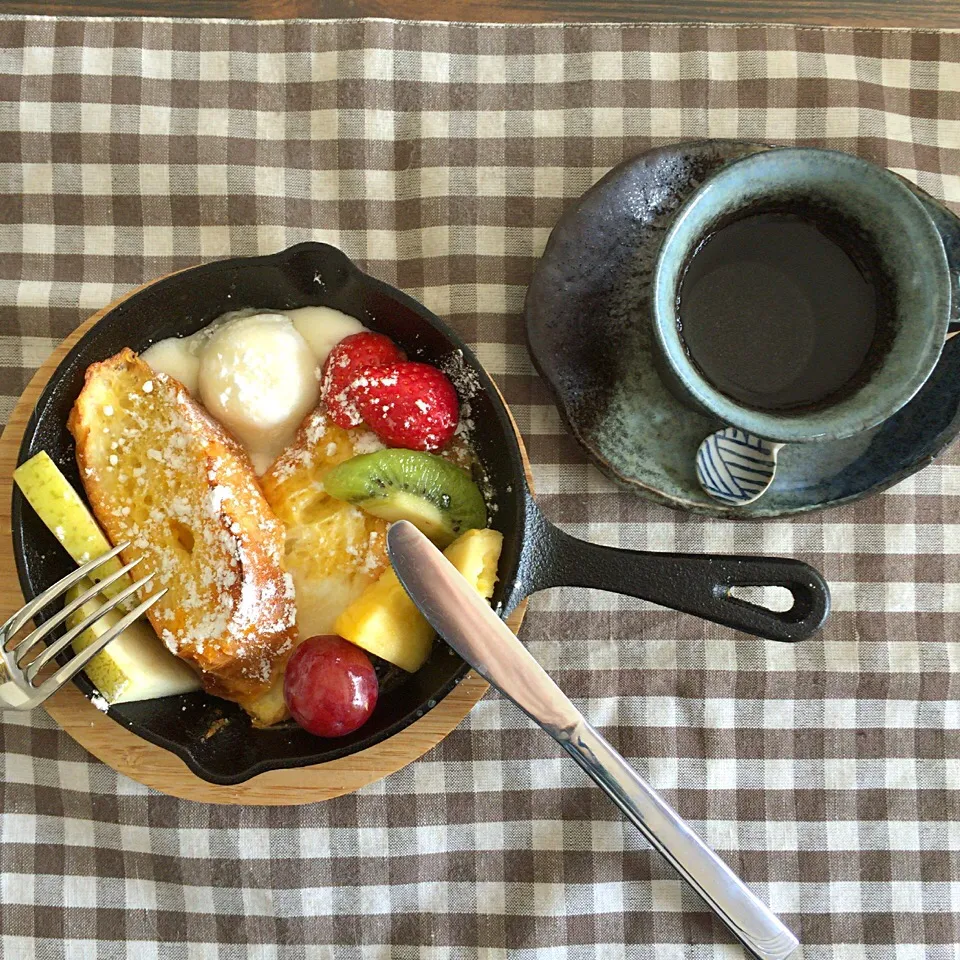 スキレットdeフレンチトースト🇫🇷 チョットオシャレなカフェ風に😆|いしくん。（たまご王子🥚🐣🐥🐔）さん