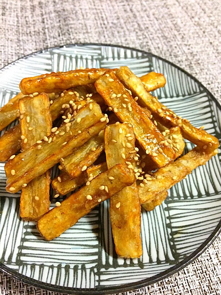 山本真希さんの料理 牛蒡のサクサクから揚げ✨つまみ食いでかなり減ってしまった😂|あまねこ🌿さん