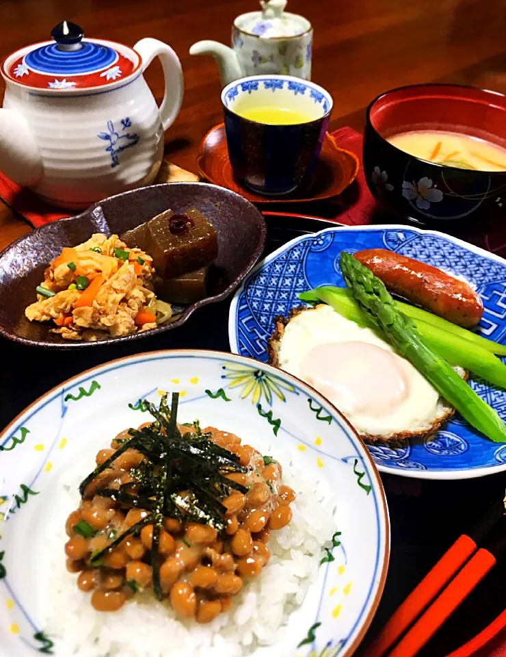 朝ごはん(*^_^*)
ふきのとうのお味噌汁と
納豆ごはん💖|七味さん