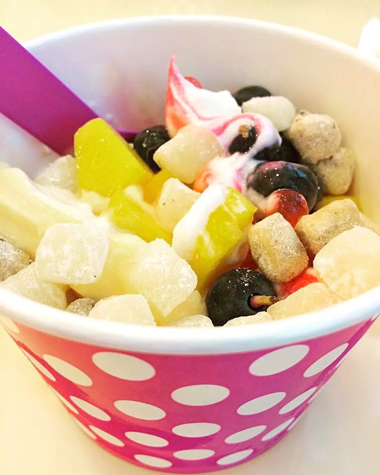 Cheat day😍
Yogurt with all the toppings🍧|🌺IAnneさん