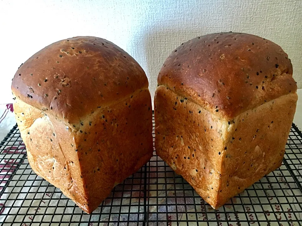 湯種＊黒ごま山食
Sesame English Bread|Miboさん