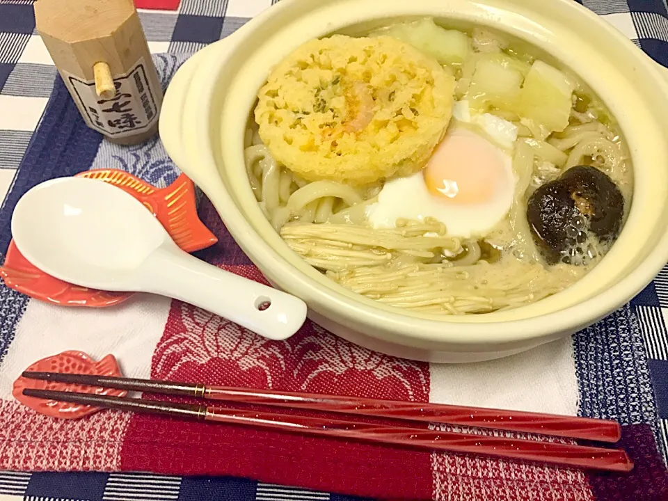 手ぬきお昼💦#鍋焼きうどん 🍲|とよよさん