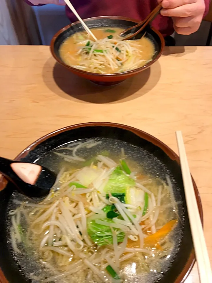 塩ラーメンと味噌ラーメン。退院した麺LOVE父ちゃん禁断症出始めて笑、東根までひとっ走り食べにいってきたわ🚗|絹マンマさん