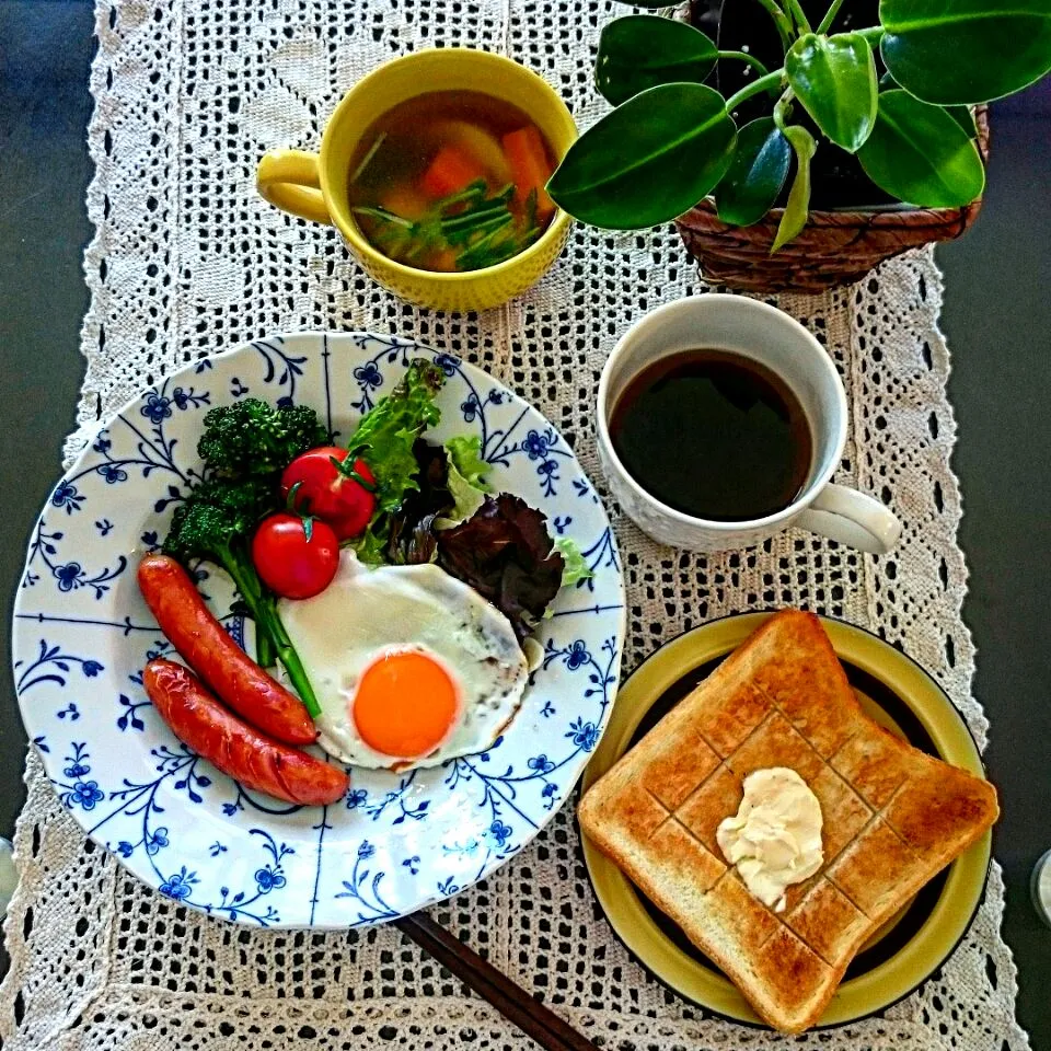 Snapdishの料理写真:いつもと変わりない朝食🎶|mizuu_plusさん