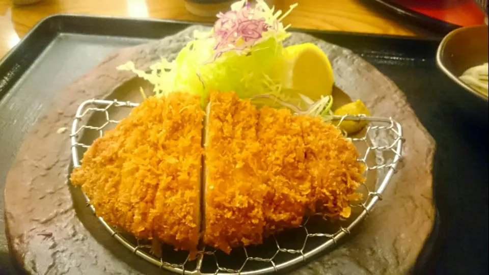 Snapdishの料理写真:ろーすかつ定食 150g|大宮 輝久さん