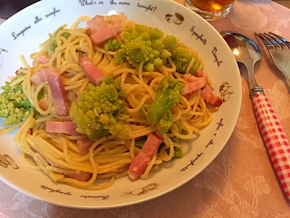 Snapdishの料理写真:ロマネスコとベーコンのおめかしパスタ|Emiko Kikuchiさん