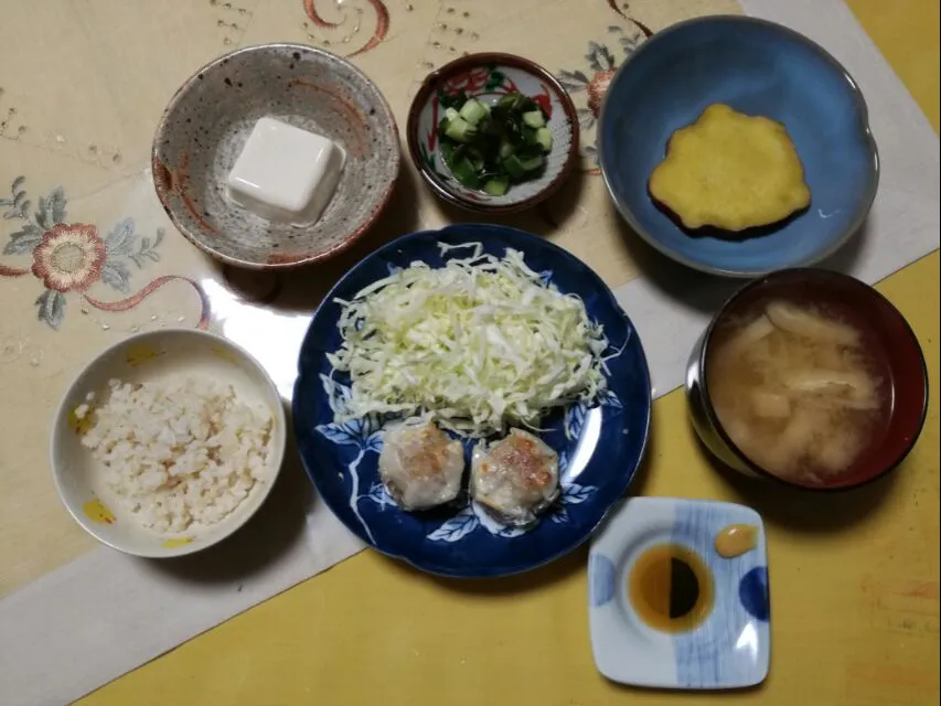 晩ごはん
  - 焼き焼売
  - ごま豆腐
  - 胡瓜とワカメの酢の物
  - さつまいも甘煮
  - 薄揚げキャベツお味噌汁|korinoさん