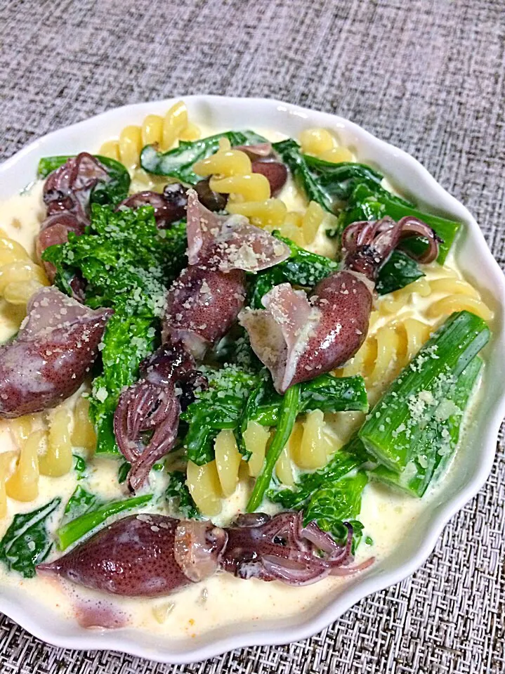 ホタルイカと菜の花で春待ちパスタ🌸
🦑旨味がしみたクリームが👍😋|あまねこ🌿さん