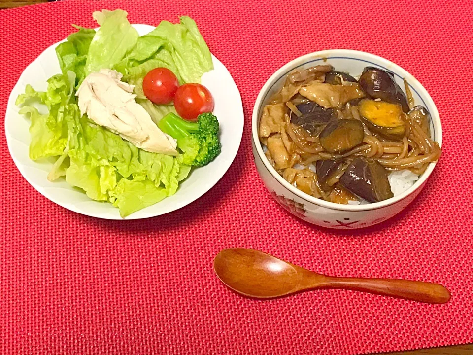 豚バラとナスともやしの中華丼、ササミサラダ|くるみさん