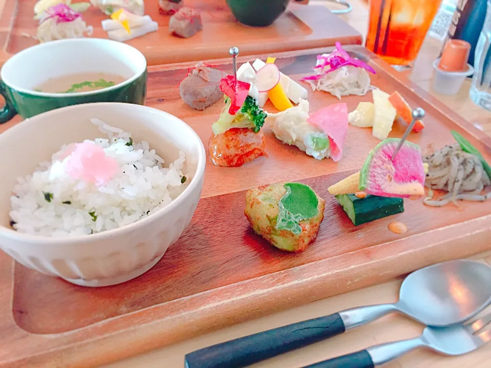 おしゃれなランチ🍴
野菜中心で健康的でした🌼|ゆうさん