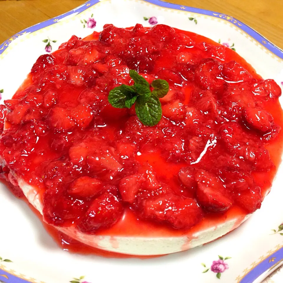 ３月１２日 ゼラチンを溶かして混ぜるだけの 簡単ヨーグルトチーズケーキ 宮城県産いちごのソース🍓|Yu Yu mamaさん