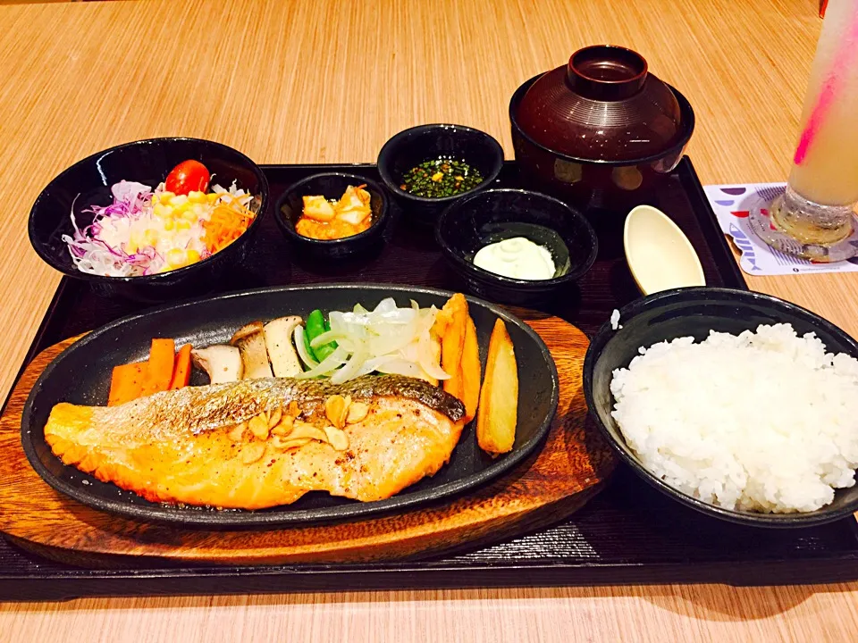 Salmon Steak at Yaoi res#japanesefood|シュムさん