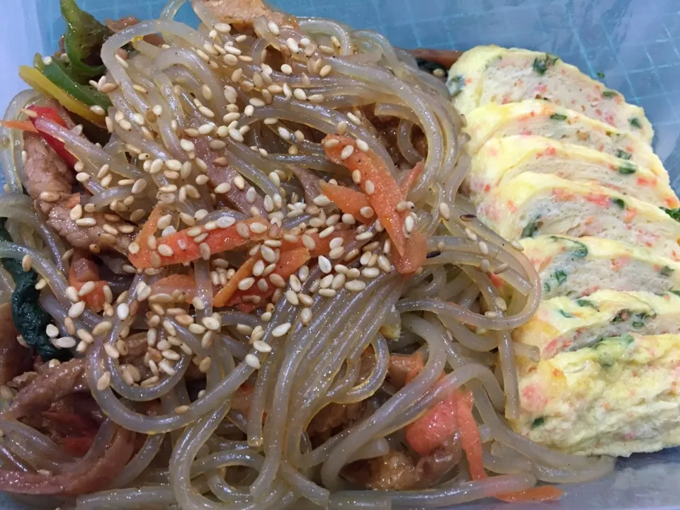 Snapdishの料理写真:Japchae and egg roll|Darren Loさん