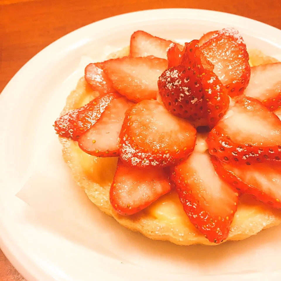 Snapdishの料理写真:苺のタルトケーキ🍓|もリスクさん