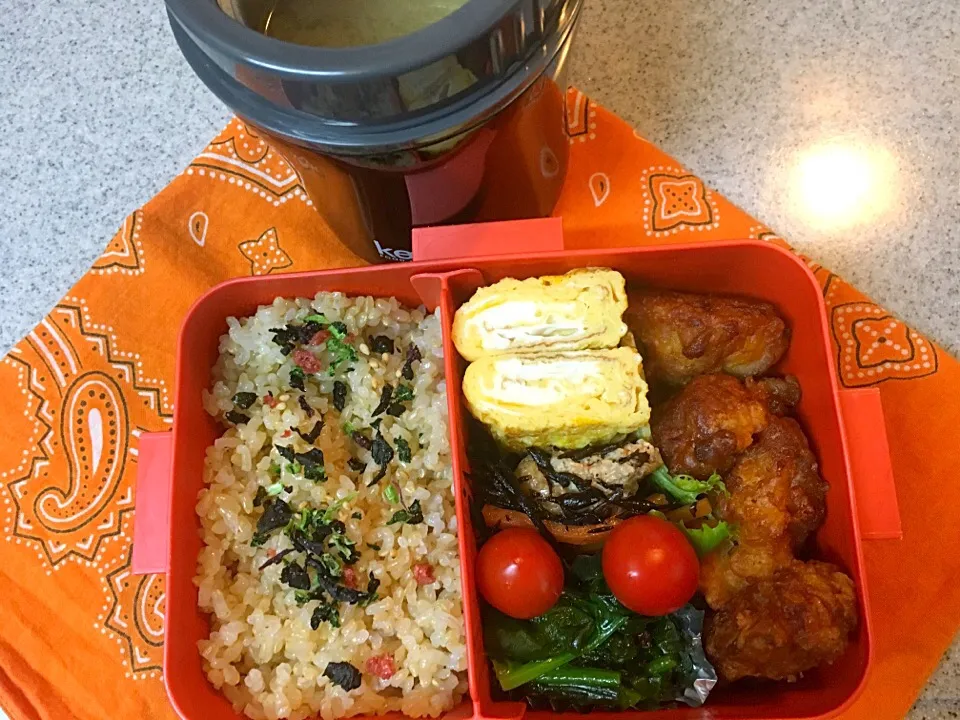 Snapdishの料理写真:☆3/13今日のお弁当☆〜鳥唐揚げ、だし巻き卵、ひじき煮、ほうれん草、トマト〜|Satokoさん