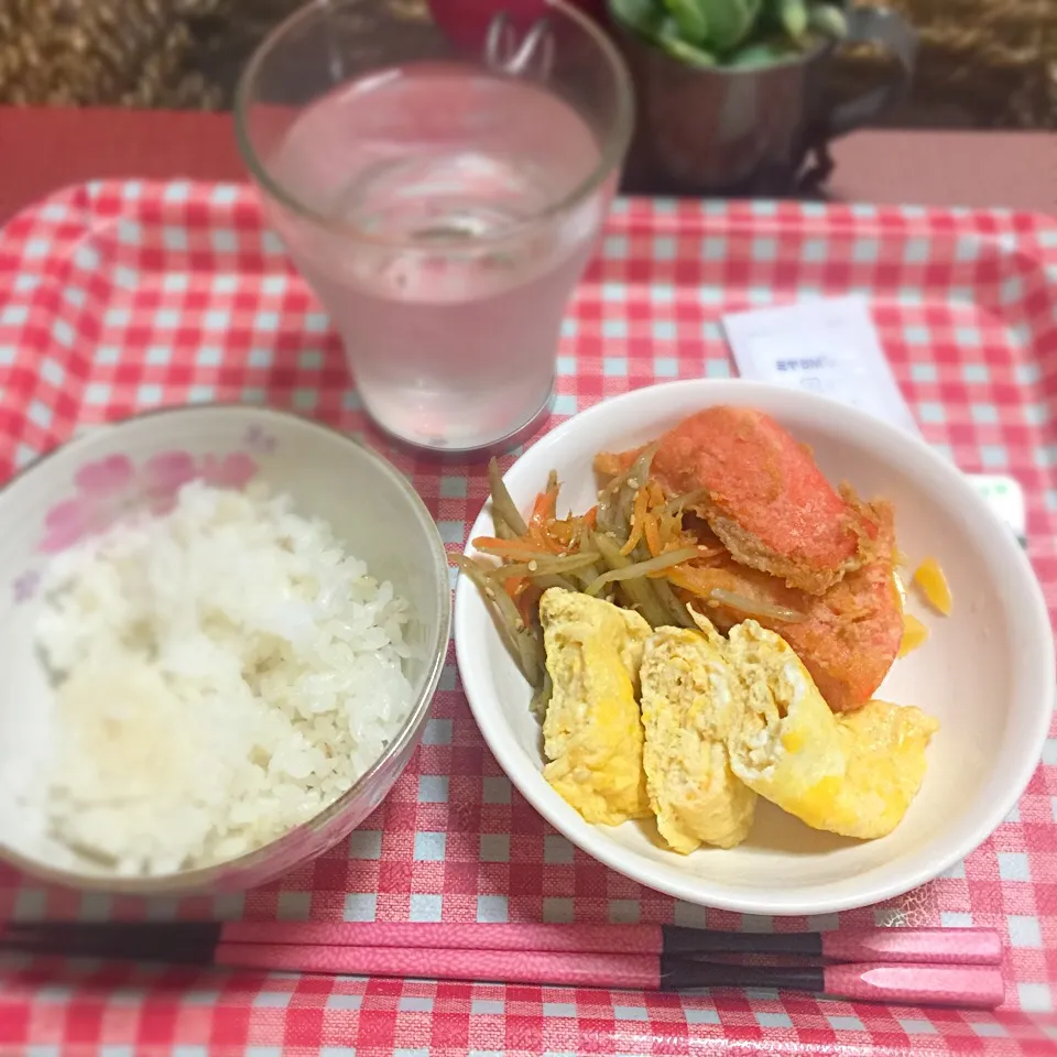 朝ごはん。お弁当の残り💓（笑）|いず⋈ + ゜さん