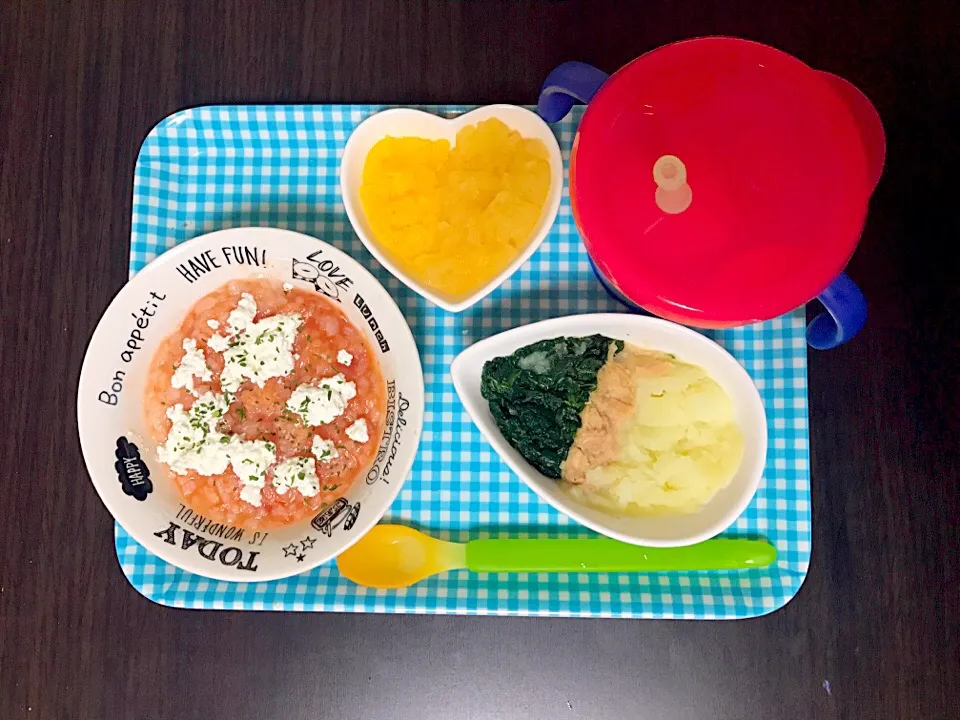 Snapdishの料理写真:3/13❁息子離乳食②DAY69
トマトチーズリゾット 大さじ4.5
ツナポテトほうれん草 各小さじ2
いよかんりんご🍎小さじ4|つんさん