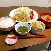 Snapdishの料理写真:🍴豚の生姜焼き
🍴厚揚げのお味噌汁|ひかりさん