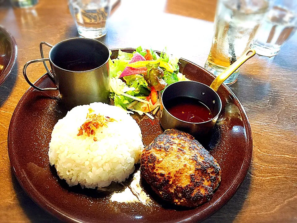 Snapdishの料理写真:ハンバーグプレート@おふろcafé BIVOUAK♨️|マニラ男さん