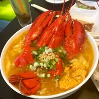 Snapdishの料理写真:香濃波士頓龍蝦蟹膏湯瀬粉 🦀|J.M.さん