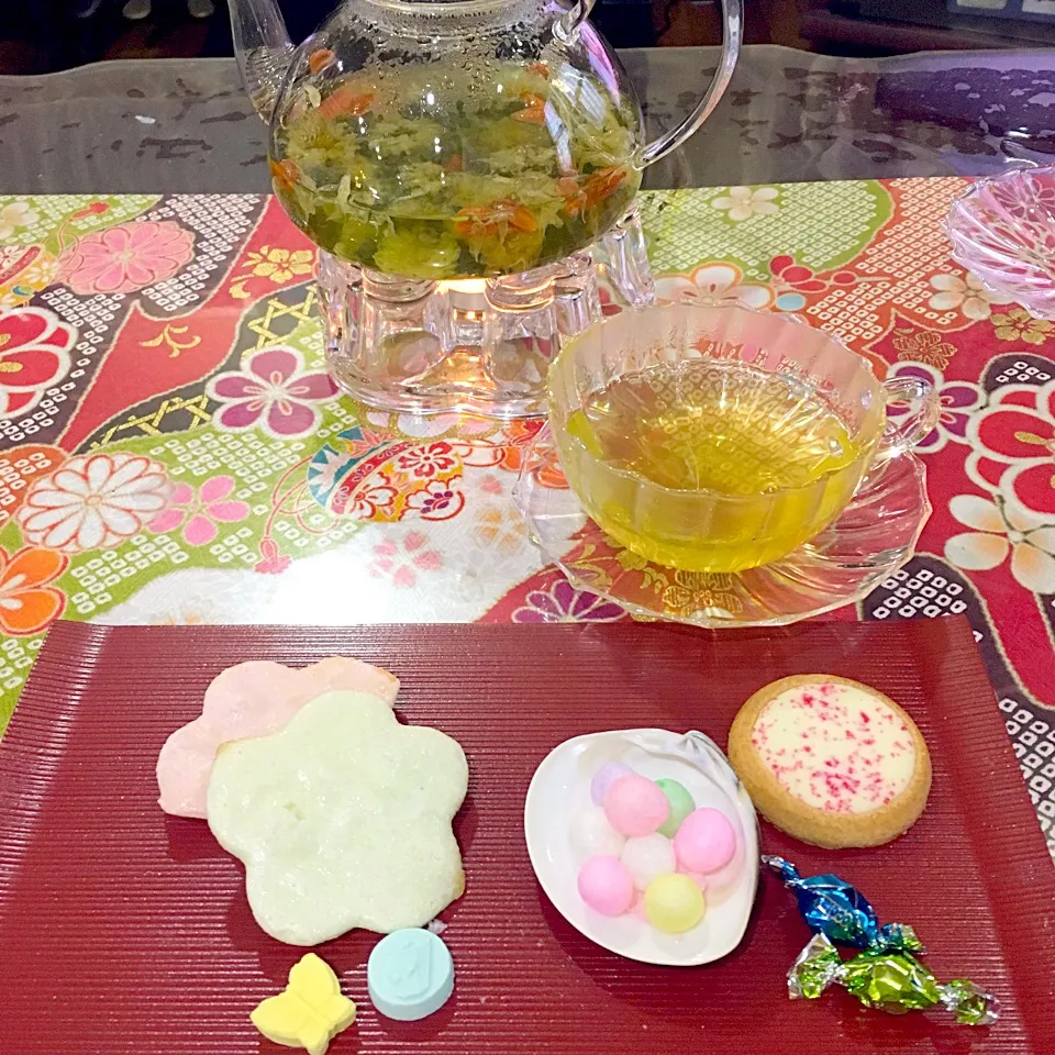 おやつは薬膳茶と季節のお菓子🎎|Seikoさん