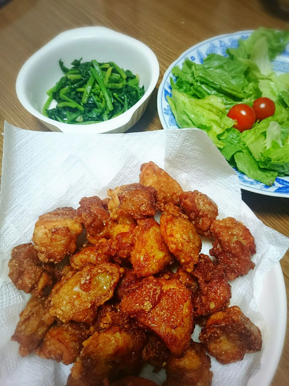 ・鶏もも肉の唐揚げ
・サラダ
・ほうれん草のバターソテー|ようかんさん