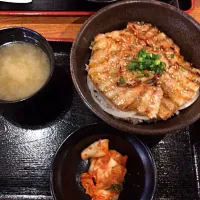 Snapdishの料理写真:もち豚丼！|なおさん