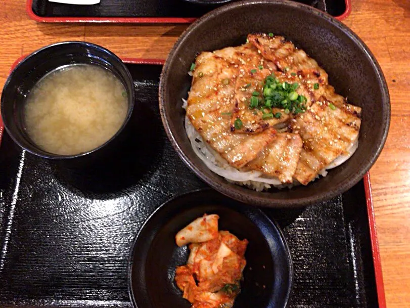 Snapdishの料理写真:もち豚丼！|なおさん