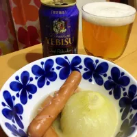 Snapdishの料理写真:新玉ねぎ丸ごと煮|3姉妹の母さん