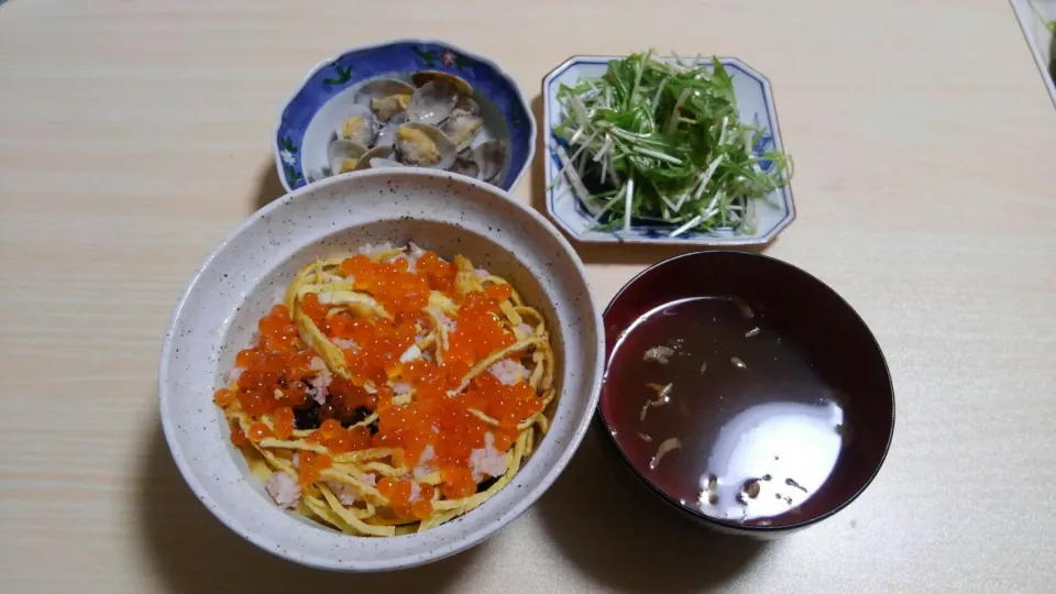 ３月３日　ちらし寿司　あさりの酒蒸し　水菜のサラダ　とろろ昆布と干しエビのお吸い物|いもこ。さん