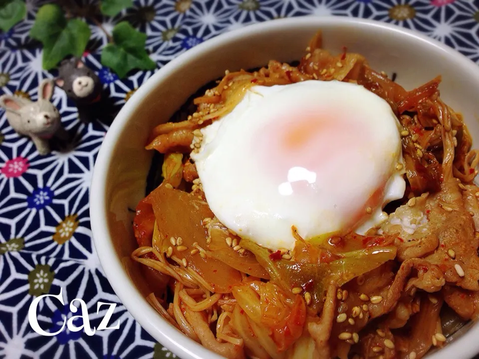 和風豚キムチ丼🐽温玉🥚のせ〜(*´╰╯`๓)♬|きゃずさん