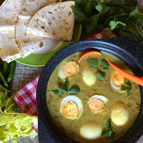 「フラワートルティーヤ」を使ってみたSnapdishの料理・レシピ写真:✨EGG CURRY with coconut milk,creamy & yummy 😋 ...たまごカレー,ココナッツミルク入り...まろやか美味しい✨トルティーヤでいただきます〜🌯