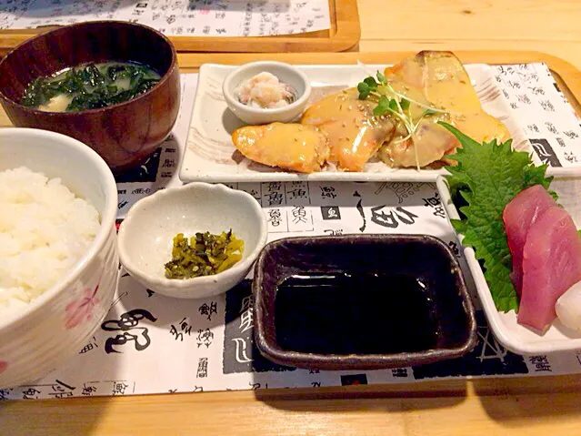 Snapdishの料理写真:サーモン白みそ焼き定食|原田さん