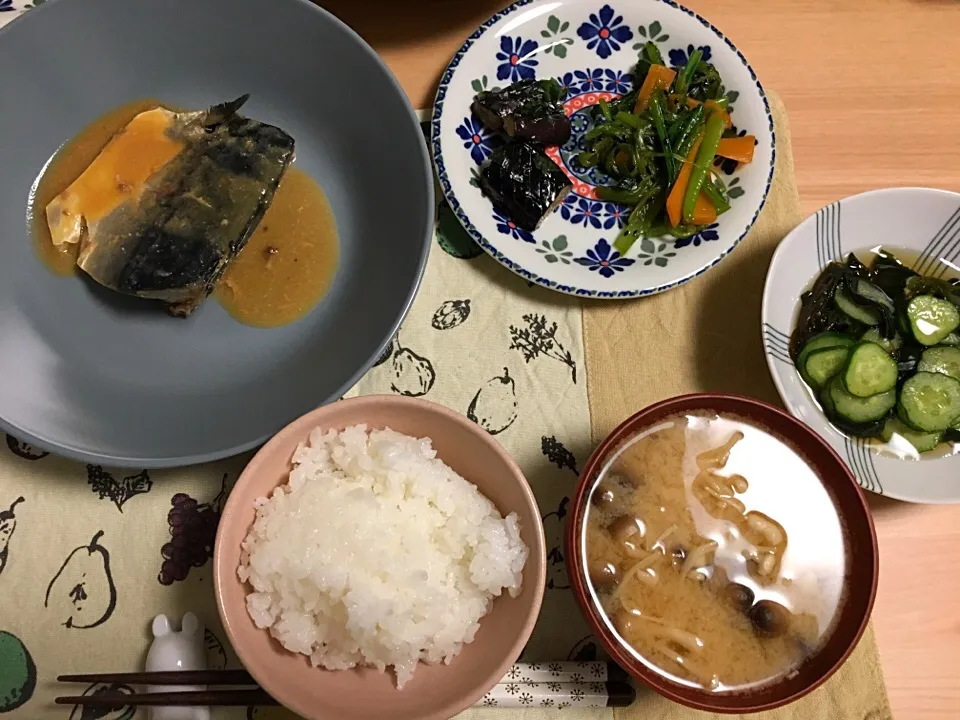 Snapdishの料理写真:鯖の味噌煮、ナスの揚げ浸し、小松菜と人参のナムル、きのこの味噌汁|はなおさん