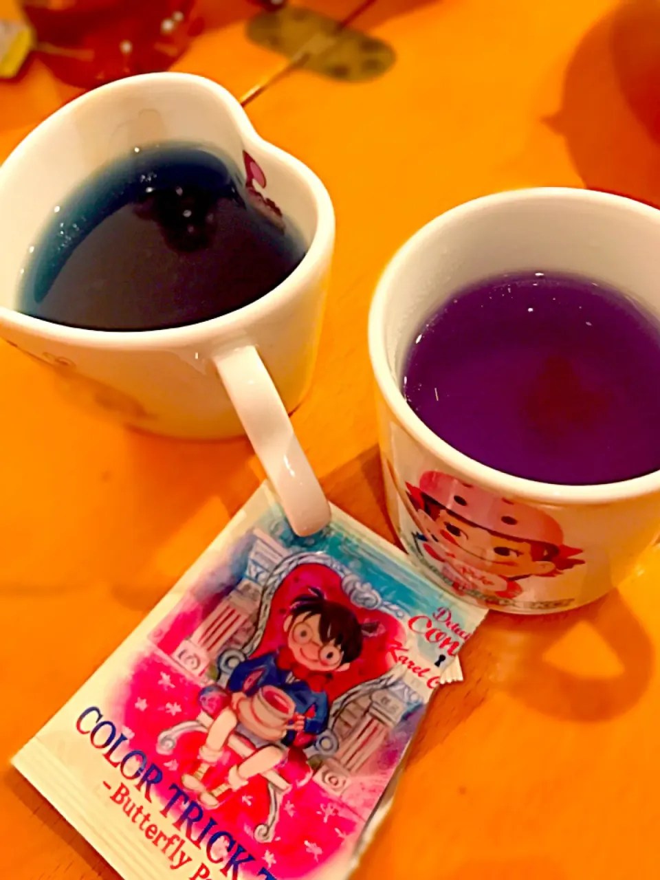 カラートリックティー☕ butterfly  pea  というハーブが青からピンクへ💙→💕
レモンを搾って🍋|ch＊K*∀o(^^*)♪さん