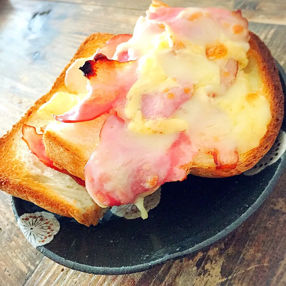 朝パン🍞  〜ハムチーズマヨ〜|アッツさん