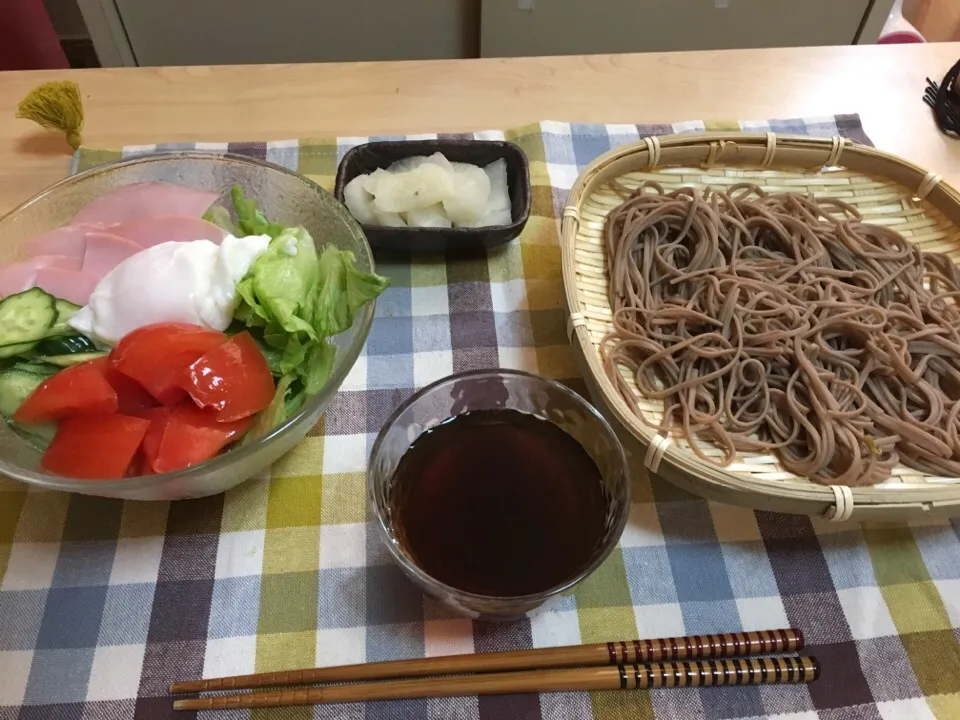 Snapdishの料理写真:ざる蕎麦ランチ！
べったら漬け
ポーチドエッグのせサラダ|みなと未来★さん