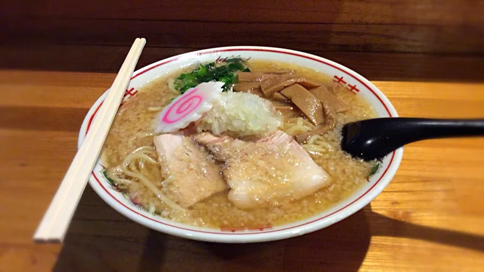 めっちゃ美味しいかったわ😋背脂中華ソバ🍜🍥|アライさんさん