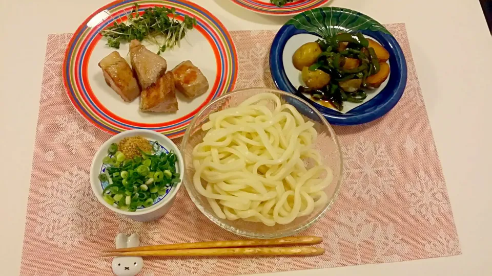 今日の夕食　かつおの塩麹唐揚げ、新じゃがとピーマンのオイスターソース炒め、うどん|pinknari🐰🌈さん