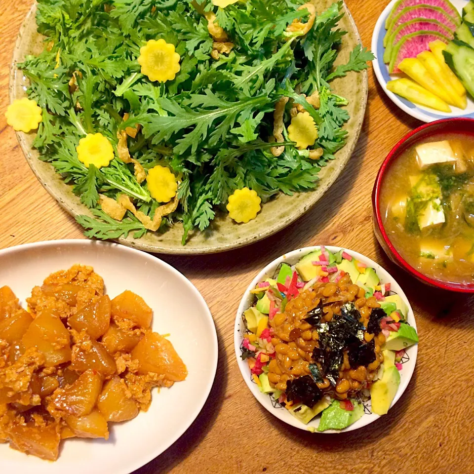 vegan グルテンフリー シュガーフリー
パラダイス納豆丼
味噌汁
春菊のサラダ
大根と冷凍豆腐の煮物|makiko_aさん