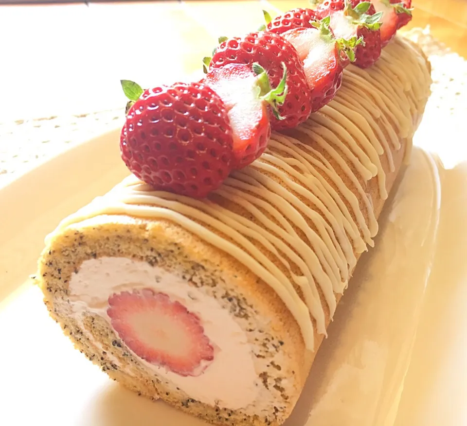 Snapdishの料理写真:フレーバーティーでイチゴロール🍓|ぐぅぐママ（Yukkie）さん