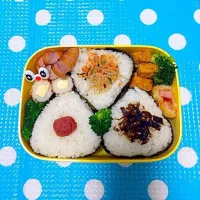 Snapdishの料理写真:おむすび弁当🍙|ちゃぴちさん